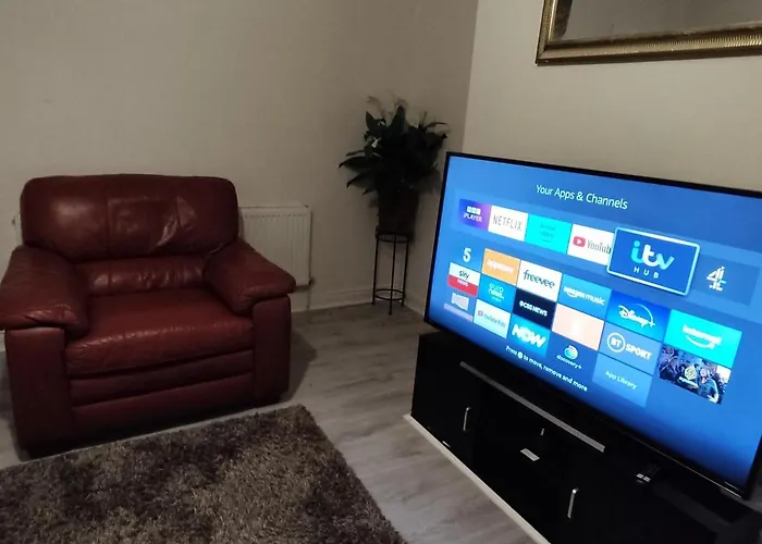 Cheerful 2-Bedroom Home With Off Street Parking