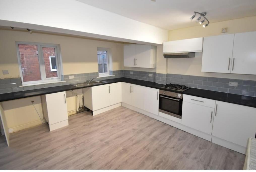 Cheerful 2-bedroom With Off Street Parking Appartement Blackpool