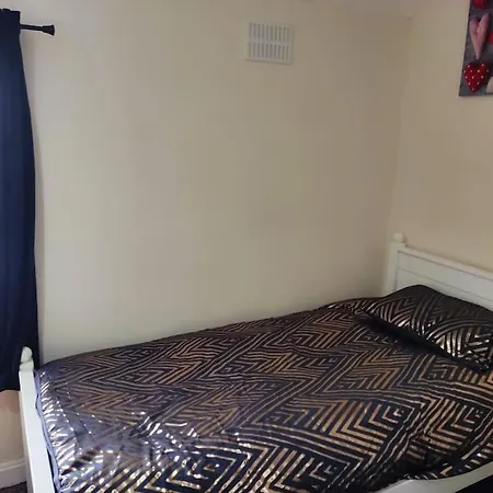 Cheerful 2-Bedroom Home With Off Street Parking Blackpool Esterno foto