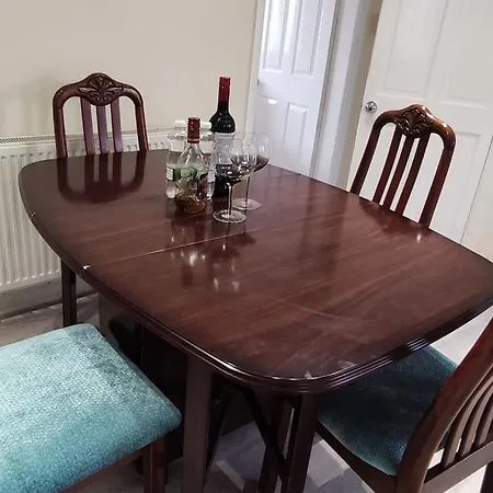 Cheerful 2-Bedroom Home With Off Street Parking Blackpool Esterno foto