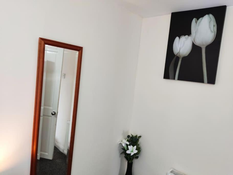 Apartamento Cheerful 2-bedroom With Off Street Parking *
