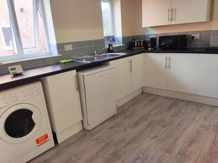 Appartamento Cheerful 2-bedroom With Off Street Parking *